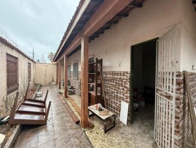 Casa para Venda, em Mongaguá, bairro Jardim Comodoro, 3 dormitórios, 2 banheiros, 3 vagas